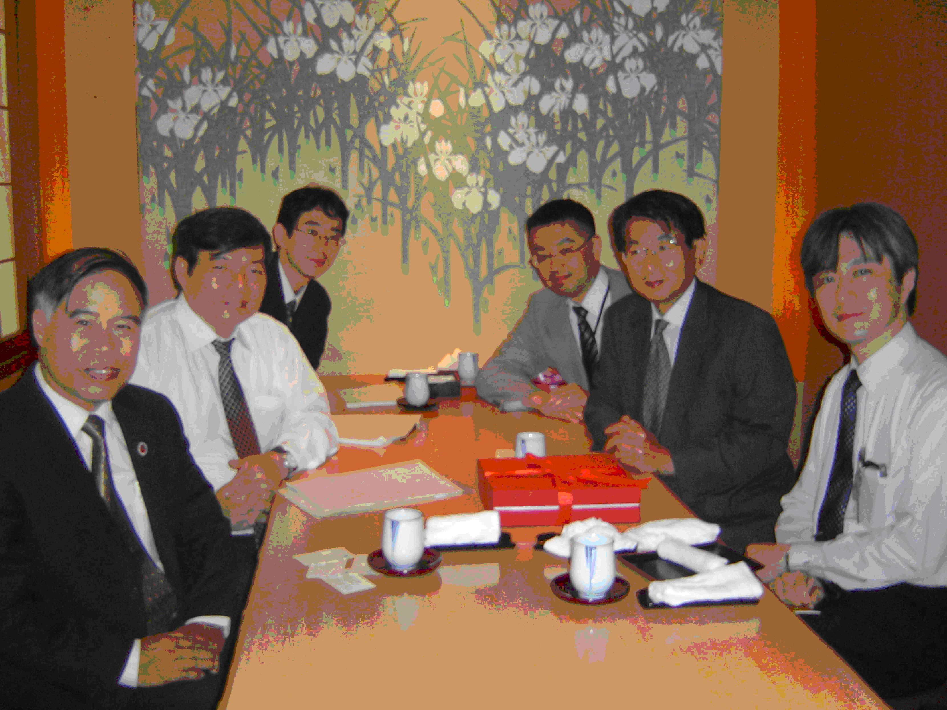 JPO’s Commissioner Masahiro KEZUKA (in the middle of the right) meets the NOIP’s delegation